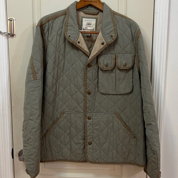 Orvis Men's XL 100% Cotton Quilted Snap front Sporting Coat Olive Green.